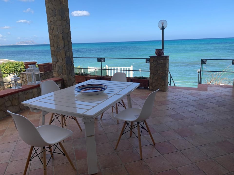 Sfondo Blu Villa sul mare House in Sicily