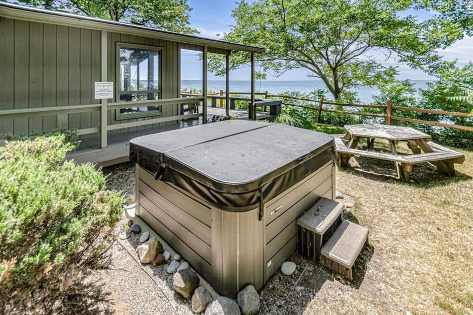 Bluffs Cove House in Michigan