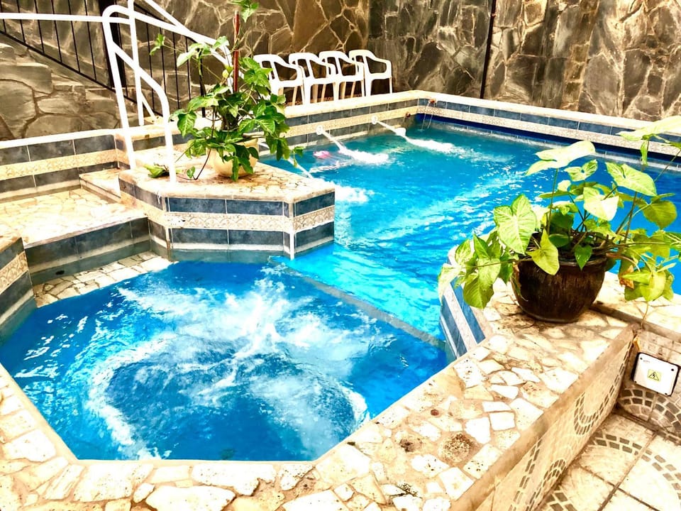 Hot Tub, Swimming pool, Swimming pool