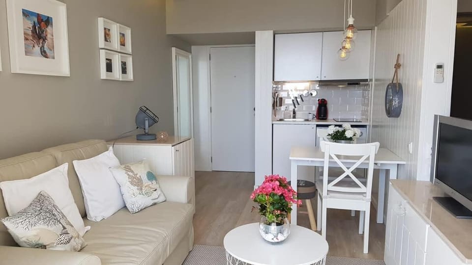 SeaShell Romantic Studio - Ocean View Balcony Apartment in Funchal