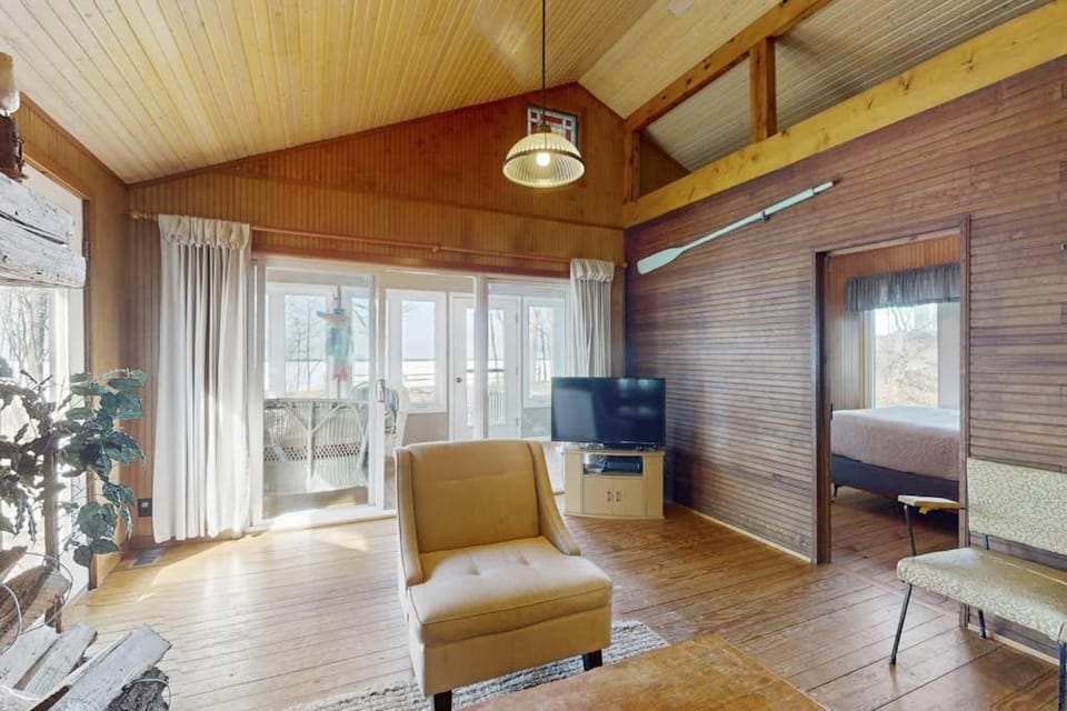 Beach Cottage House in Michigan