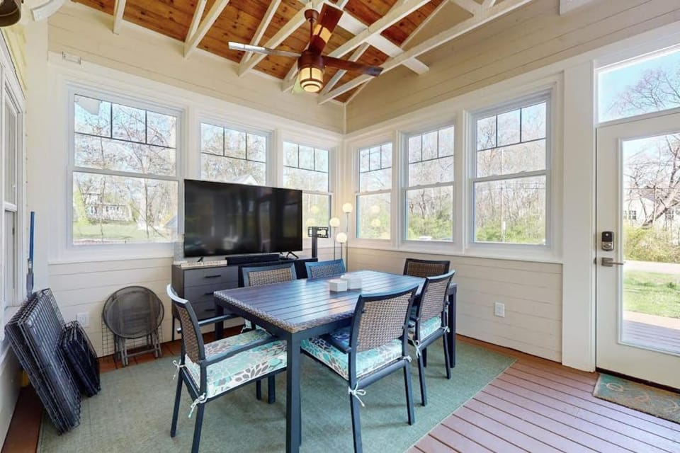Rise n Shine House in Saugatuck