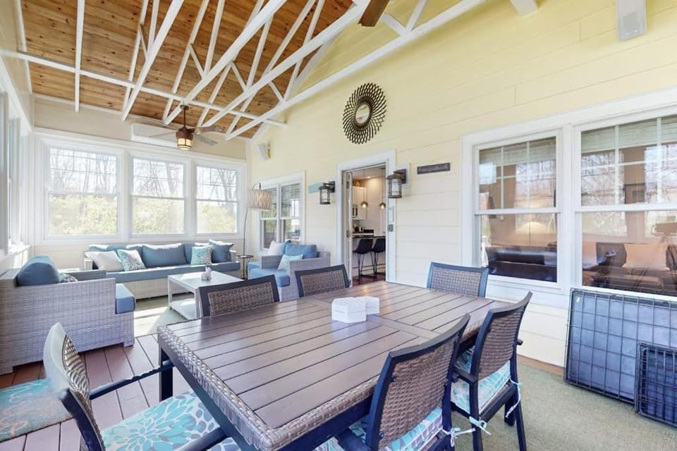 Rise n Shine House in Saugatuck