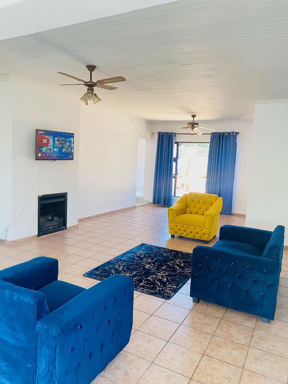 TV and multimedia, Living room, Lobby or reception, Seating area