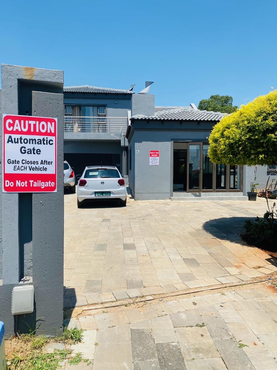 Property building, Street view, Parking