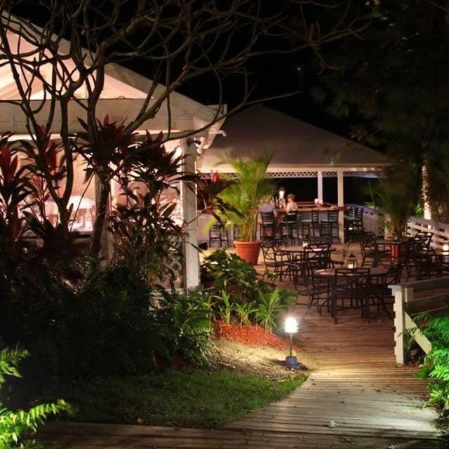 Restaurant/places to eat, Night