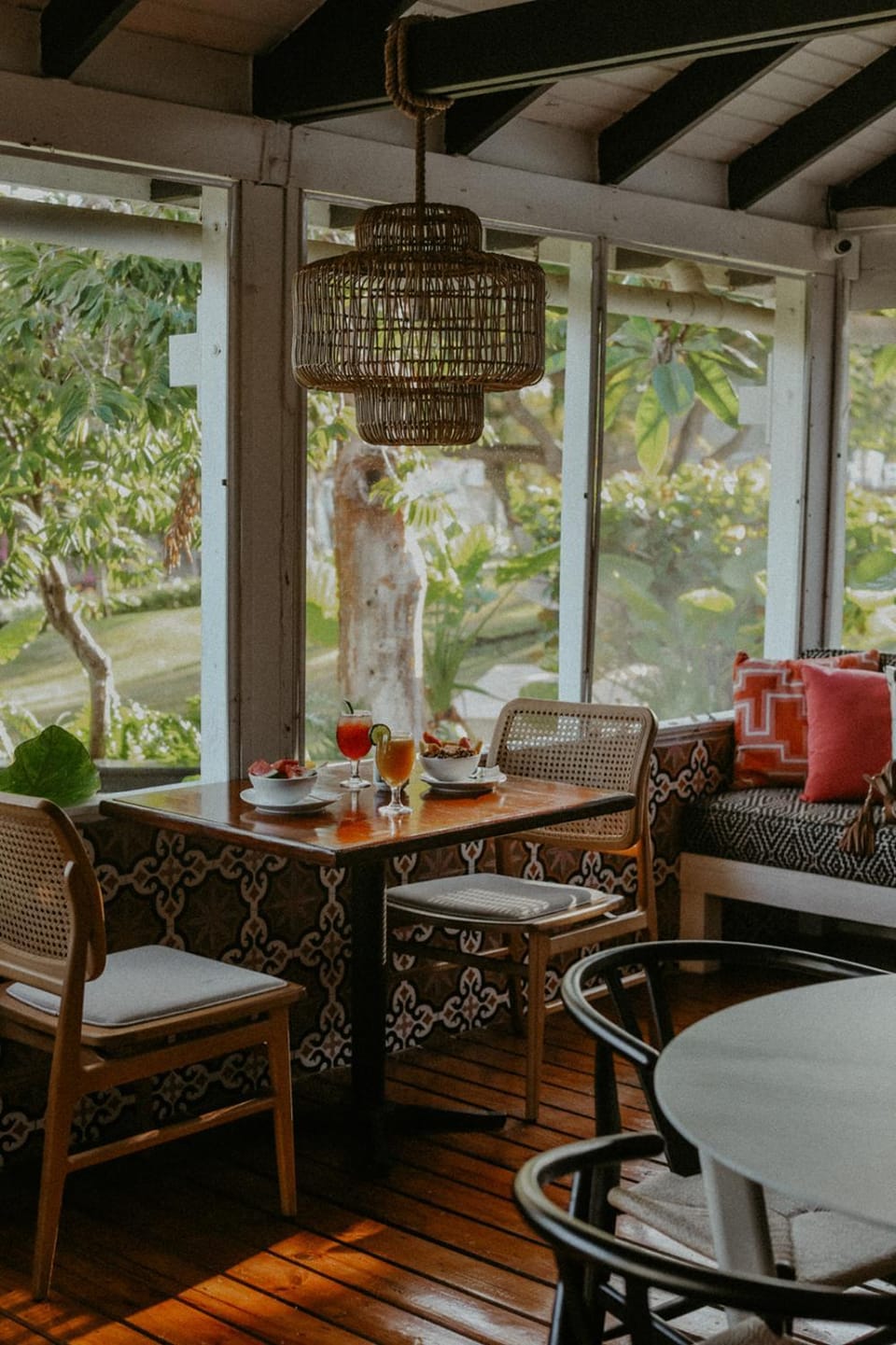 Seating area, Dining area