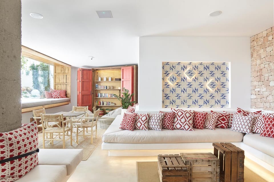 Property building, Library, Living room, Seating area, acessibility, air conditioner