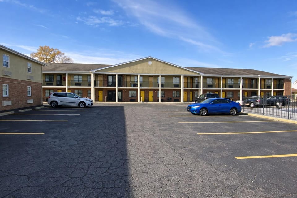 Property building, Day, Location, Parking