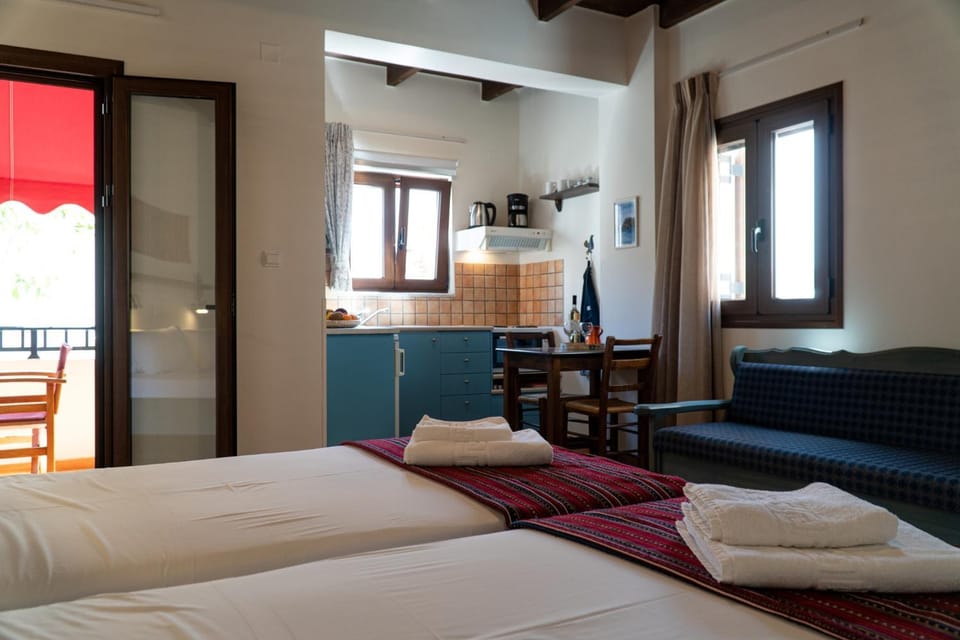 Bed, Balcony/Terrace, Kitchen or kitchenette, Seating area