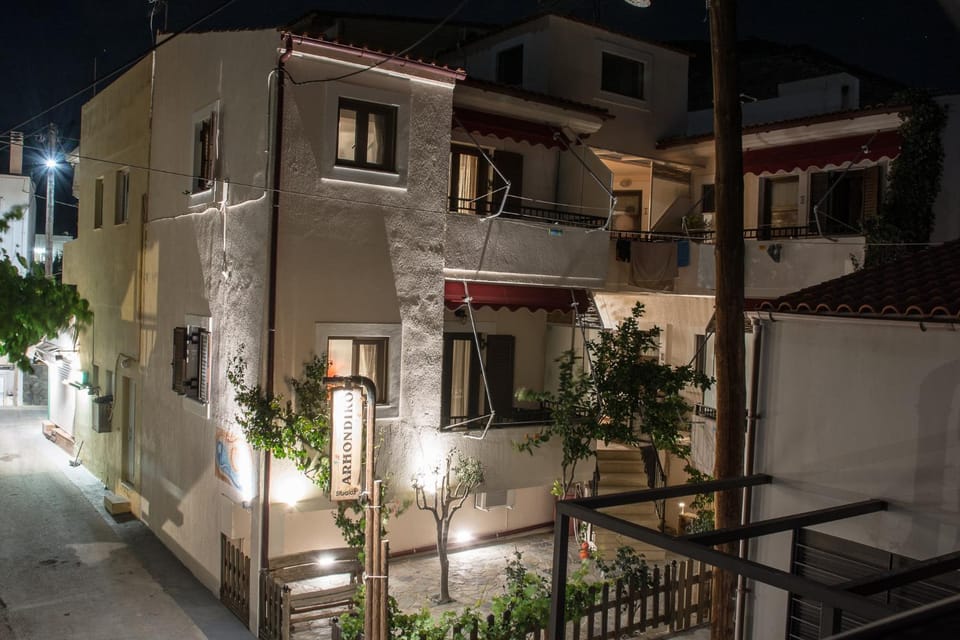 Facade/entrance, Garden, Balcony/Terrace