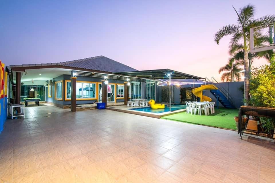 Lux9 Pool Villa Cha-Am Bed and Breakfast in Thailand