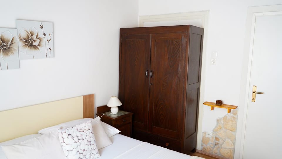 Bedroom, wardrobe