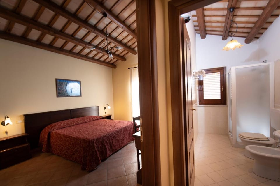 Shower, Toilet, Bed, Bathroom, Photo of the whole room, Bedroom, towels