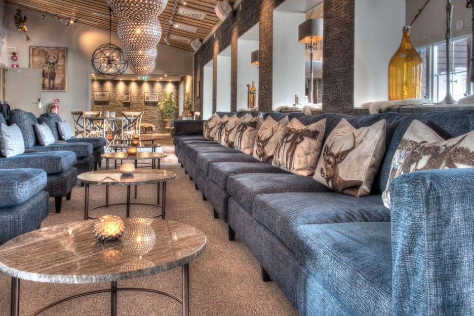 Lounge or bar