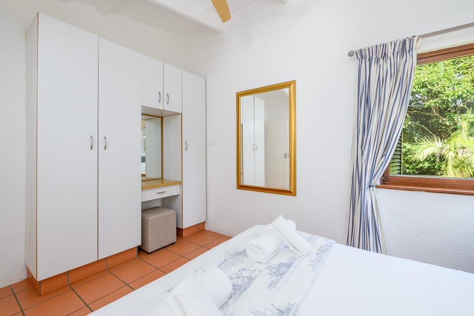 Bed, Bedroom, bunk bed, fireplace