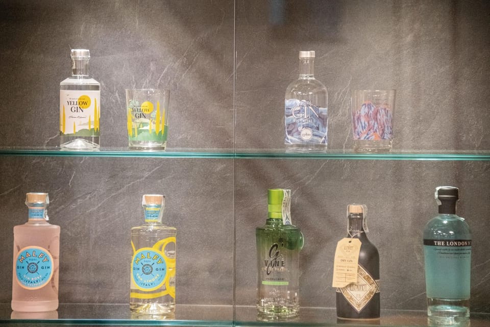 Lounge or bar, Drinks