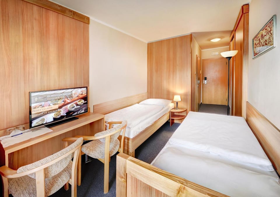 TV and multimedia, Photo of the whole room, Bedroom