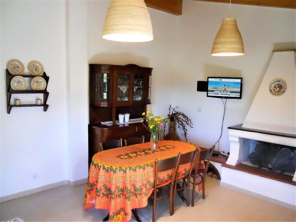 TV and multimedia, Living room, Dining area