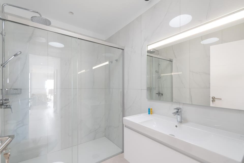 Shower, Shower, Toilet, Bathroom, hair dryier, towels