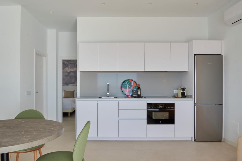 Coffee/tea facilities, Kitchen or kitchenette, Dining area, Sea view, dishwasher, flat iron, heating, internet, microwave, oven, stove, toaster, air conditioner