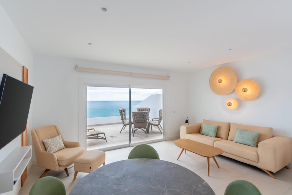 Natural landscape, Balcony/Terrace, Landmark view, Sea view, heating, internet, sunbed, towels, air conditioner