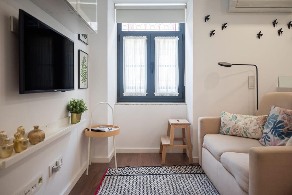 Central Luxury apartment w AC Downtown and Metro Apartment in Porto