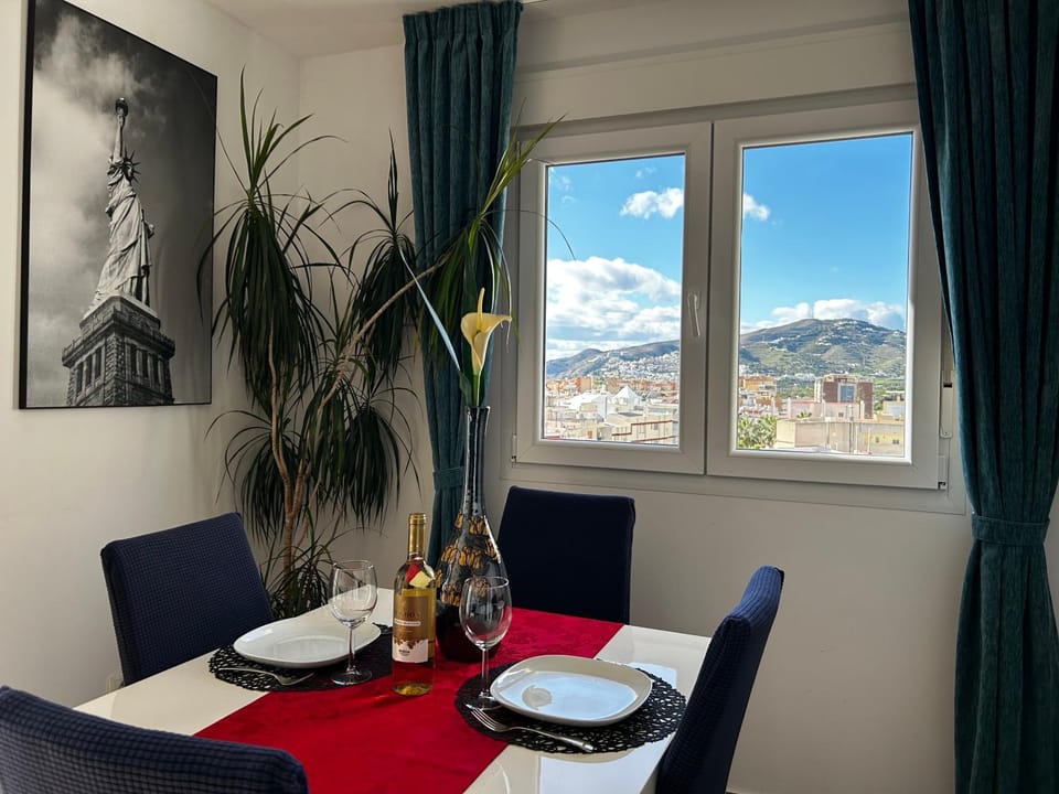 Dining area, City view, Mountain view