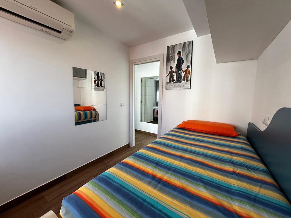 Bedroom, air conditioner