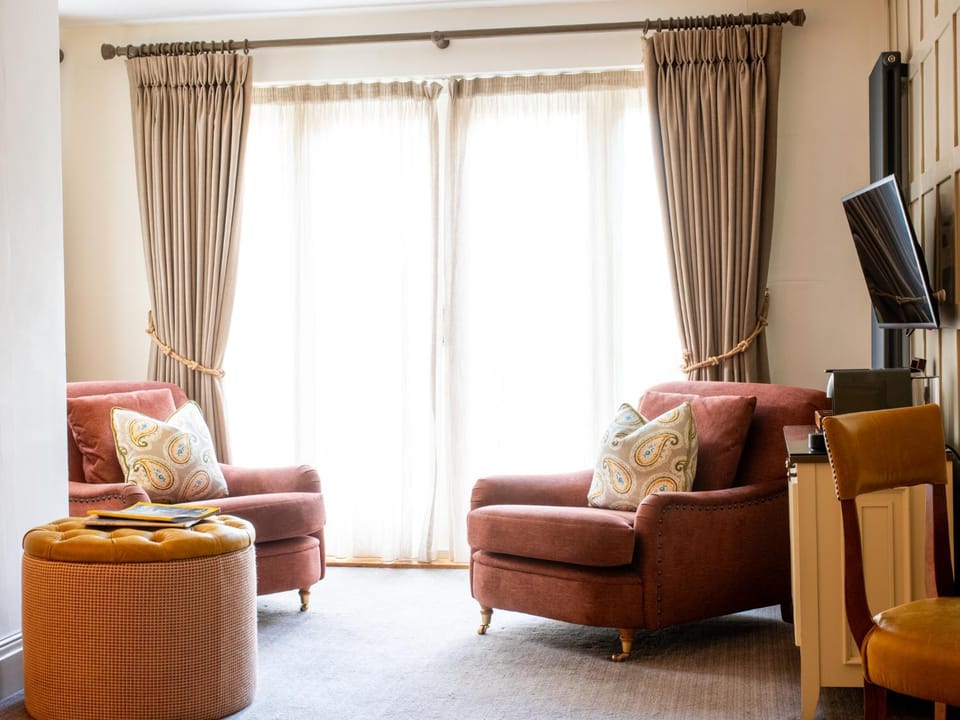 TV and multimedia, Seating area