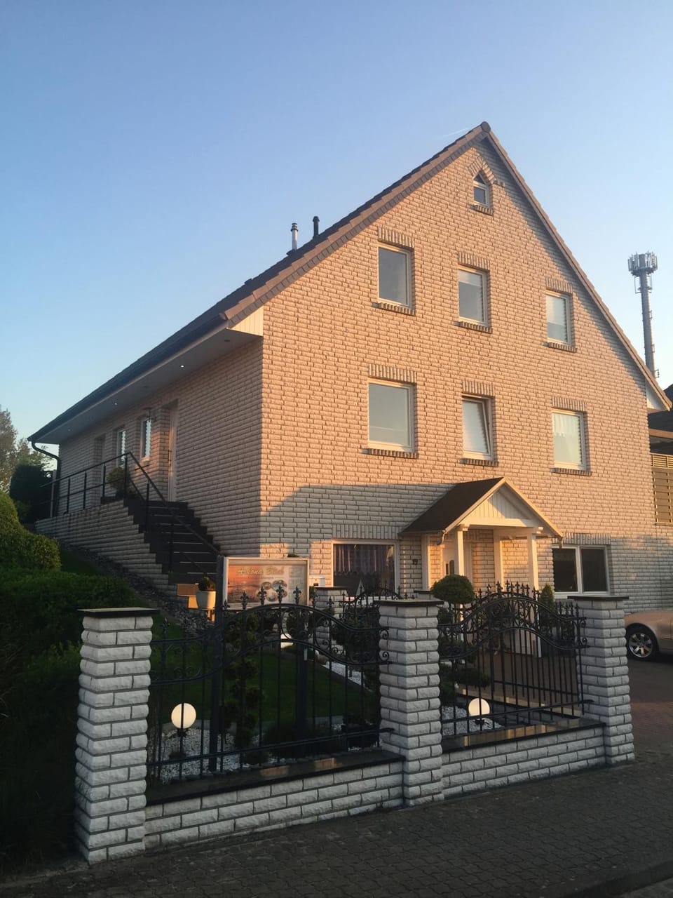 Facade/entrance