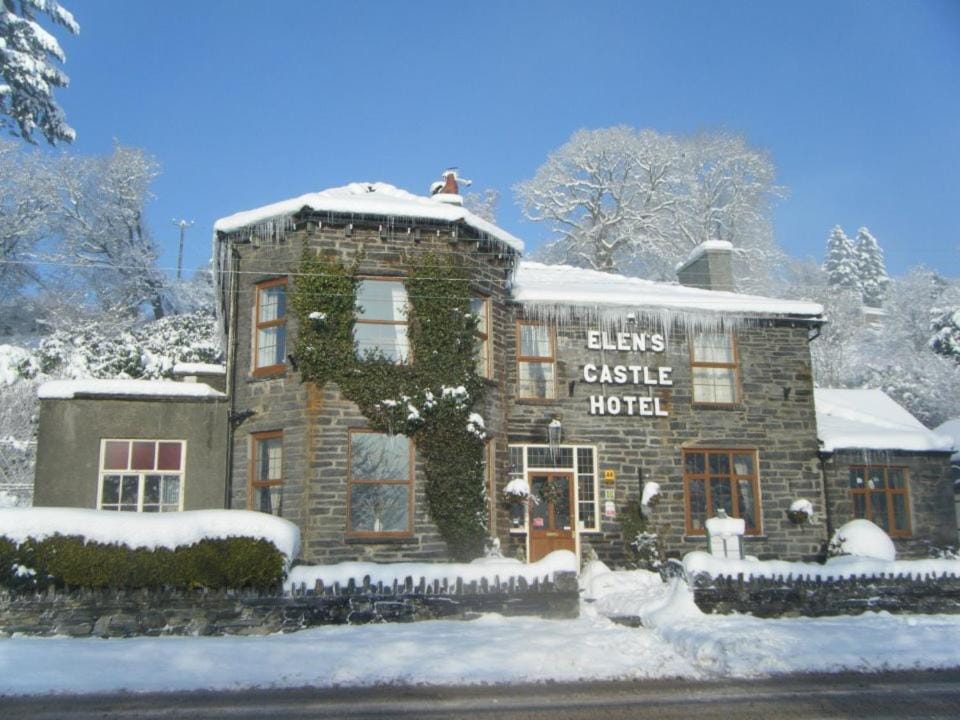Elen's Castle Bed, Breakfast and Bar Bed and Breakfast in Bro Machno