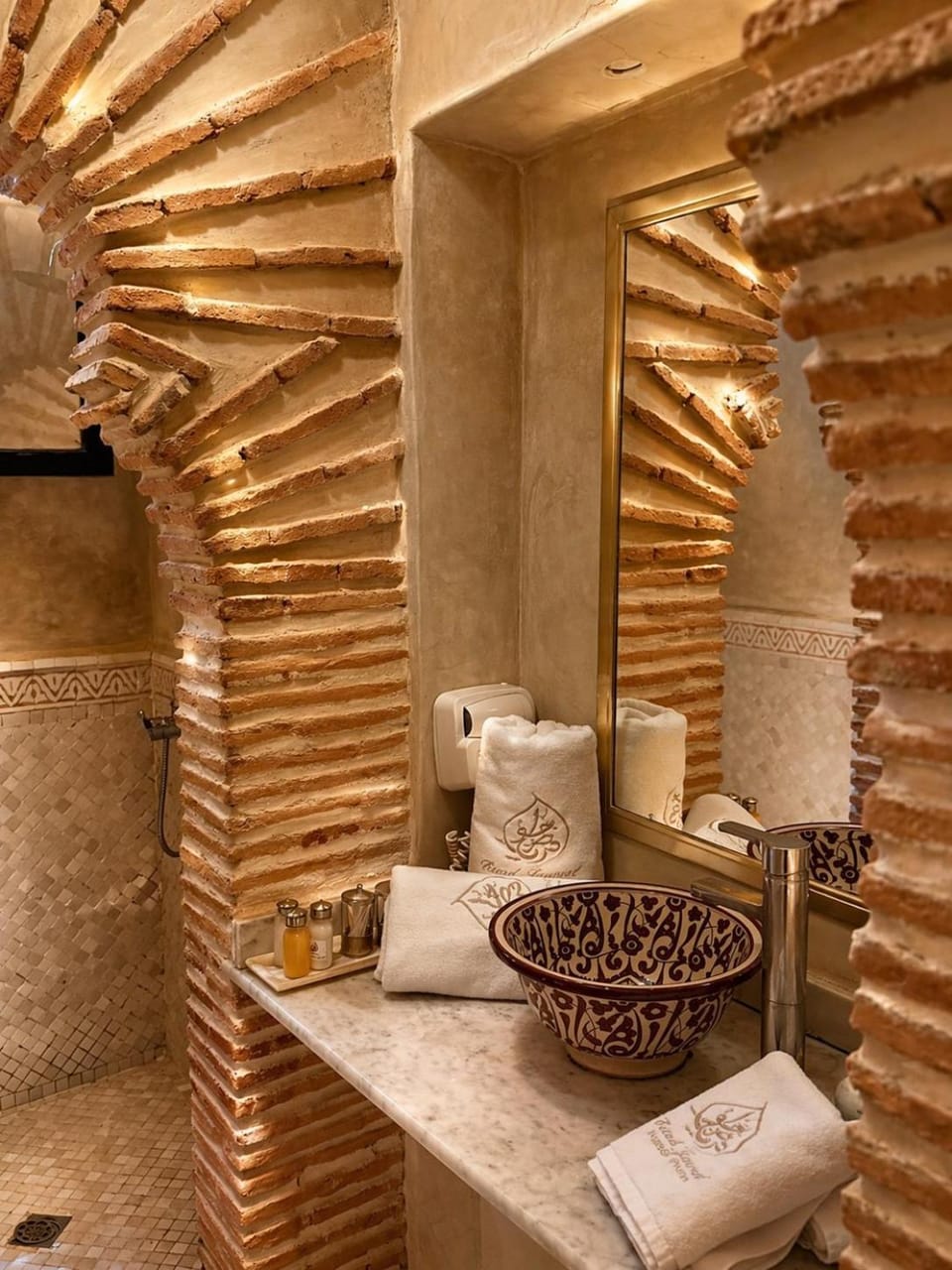 Bathroom, towels
