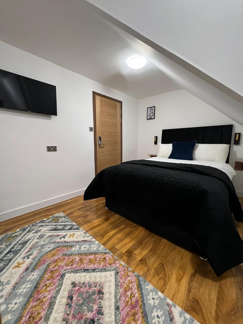 Bed, Photo of the whole room