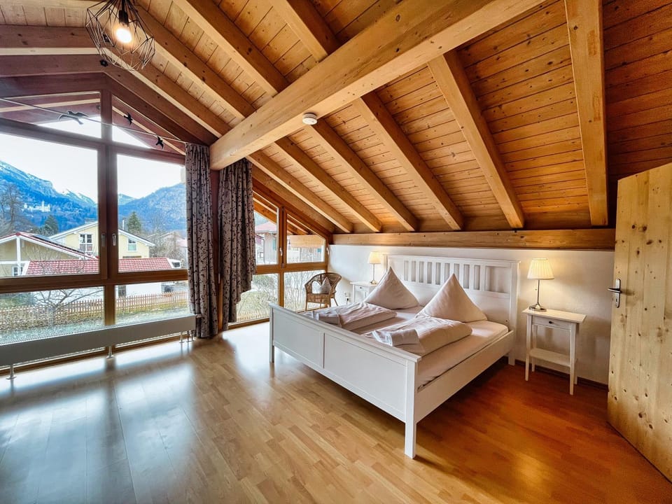 Bed, Bedroom, Mountain view