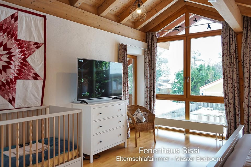 TV and multimedia, Bedroom, cot