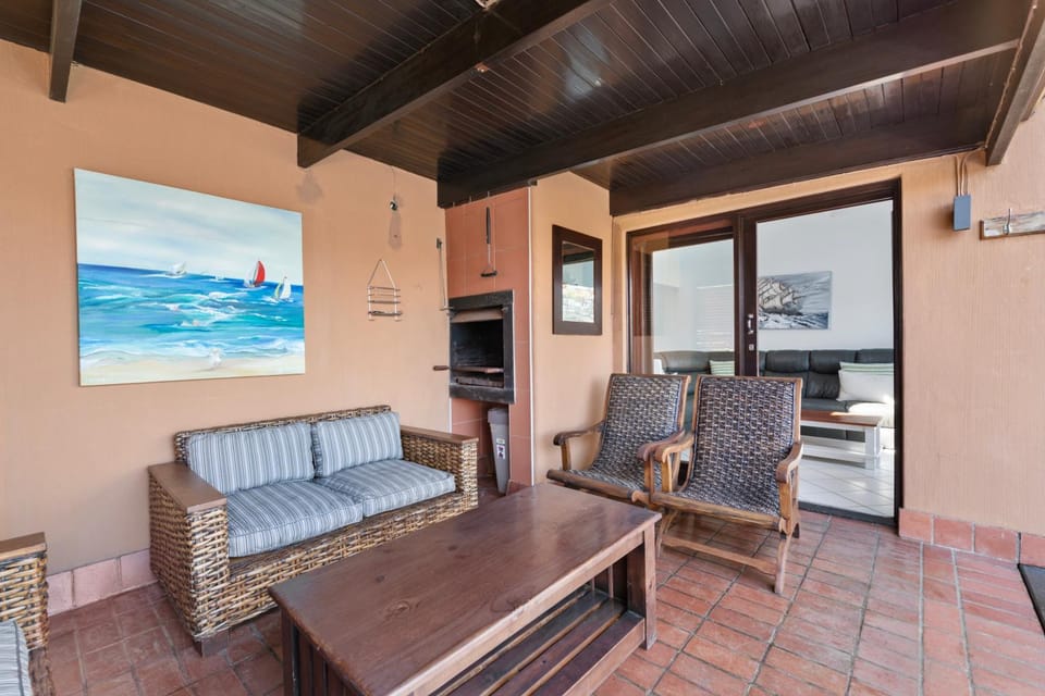 BBQ facilities, Balcony/Terrace, Seating area