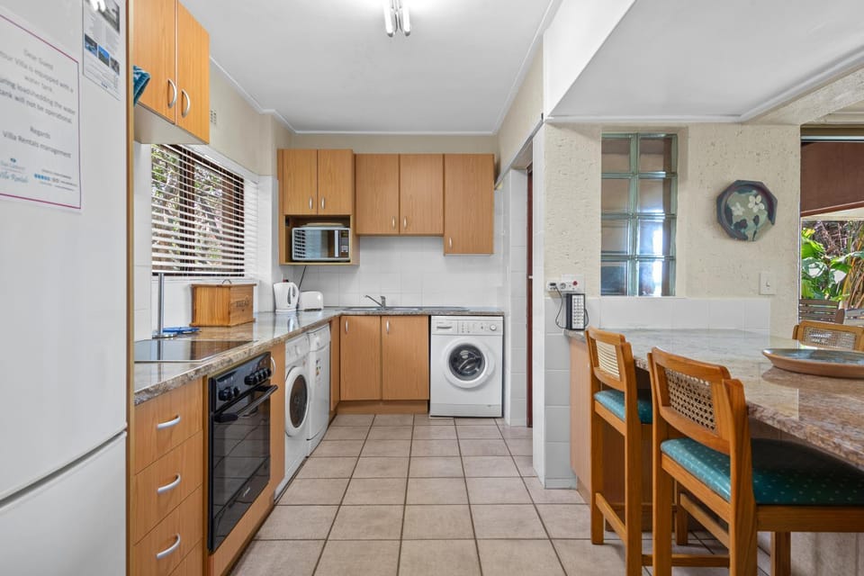 Dining area, kitchen