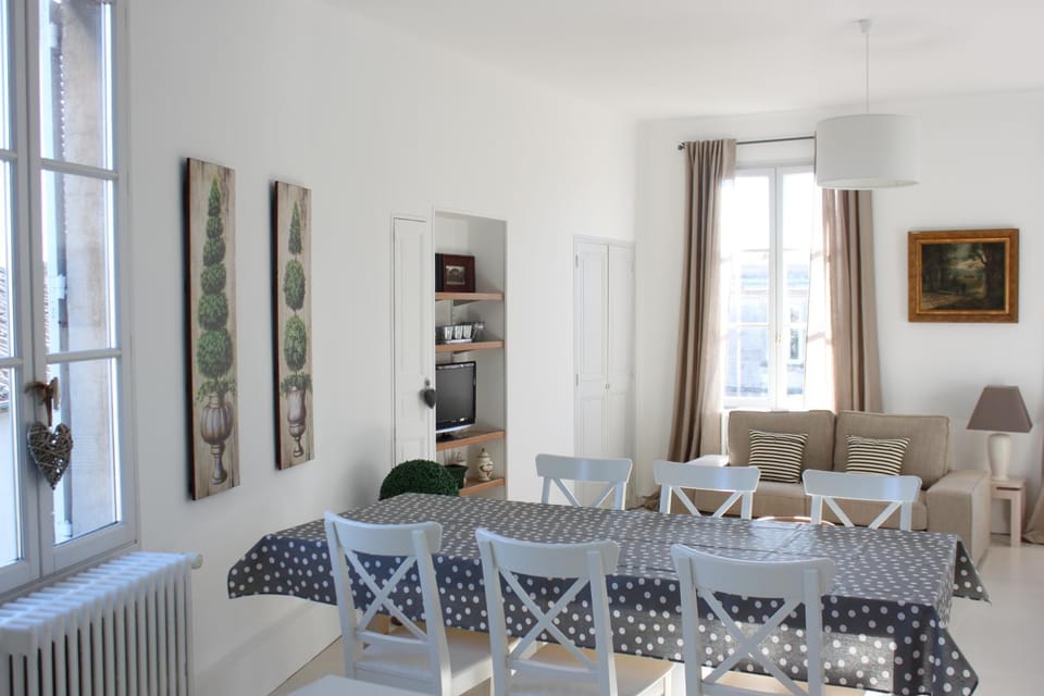 Bel appartement 110m2 au coeur de la Cité des Papes Apartment in Avignon