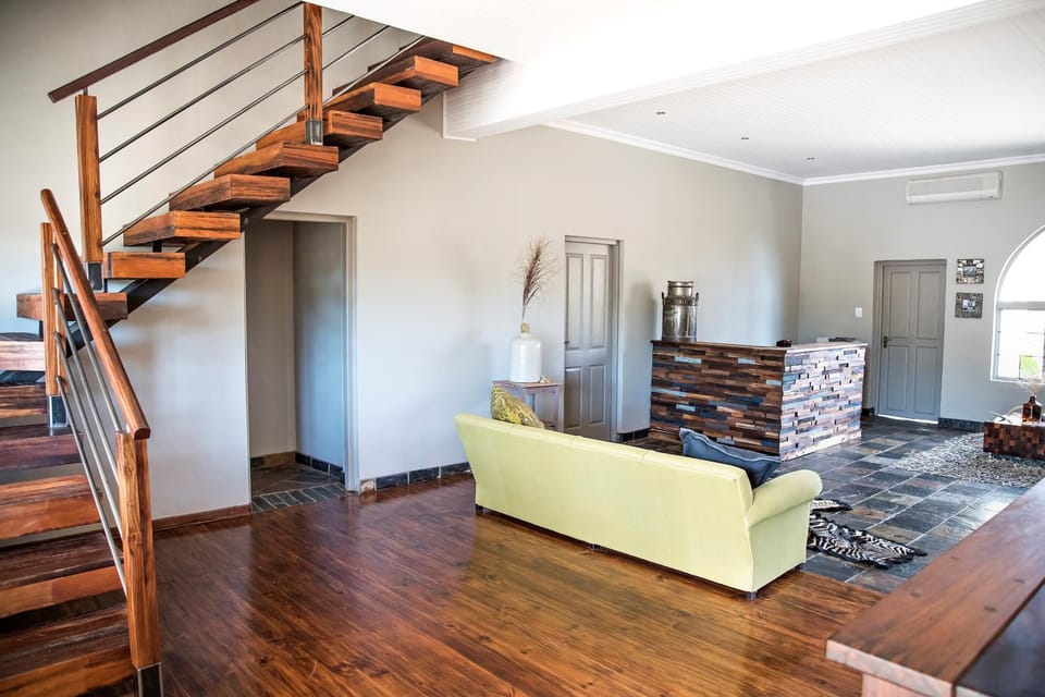 Living room, Lobby or reception