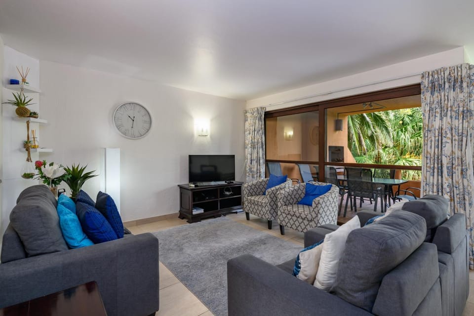 Communal lounge/ TV room, TV and multimedia, Living room