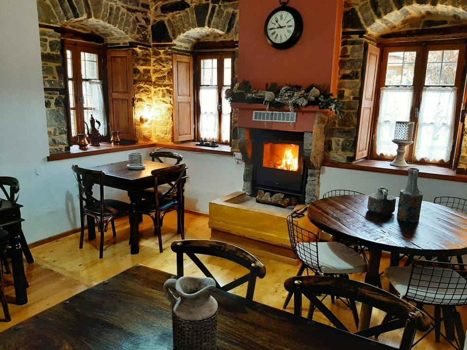 Coffee/tea facilities, Dining area