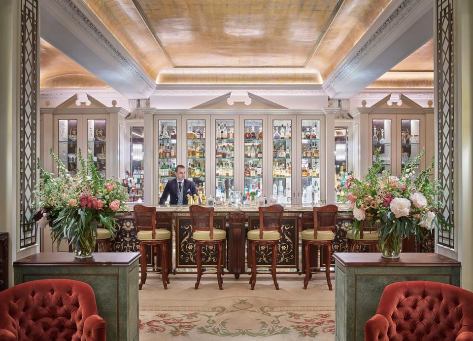 Restaurant/places to eat, Lounge or bar