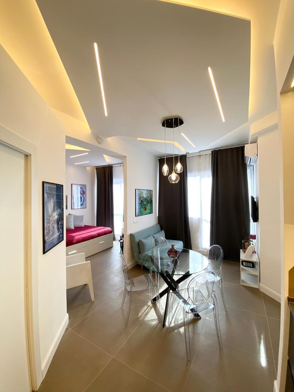 Bed, TV and multimedia, Living room, Photo of the whole room, Seating area