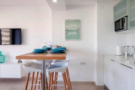 Kitchen or kitchenette, Dining area