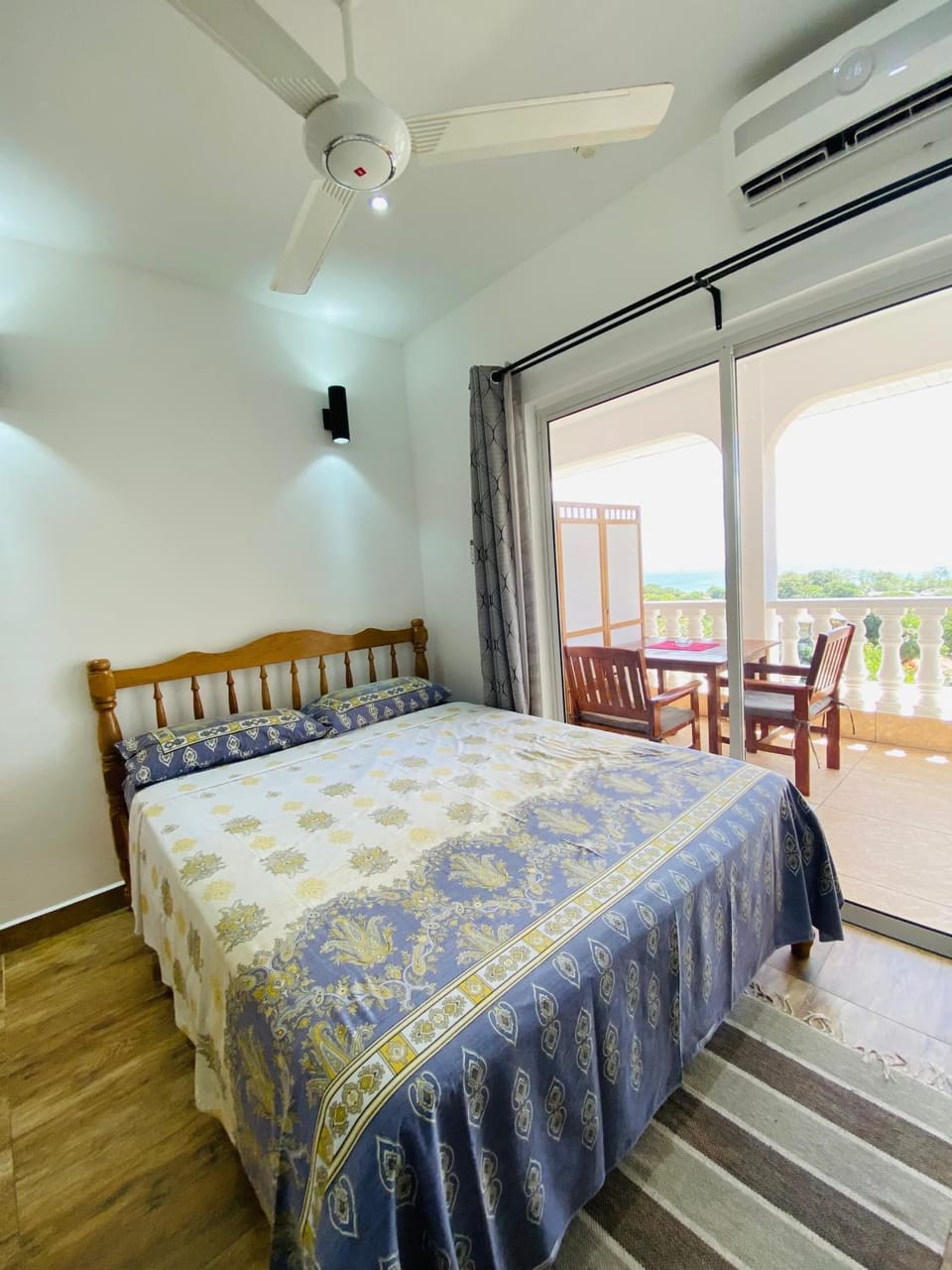 Bed, View (from property/room), Balcony/Terrace, Photo of the whole room, Bedroom, air conditioner