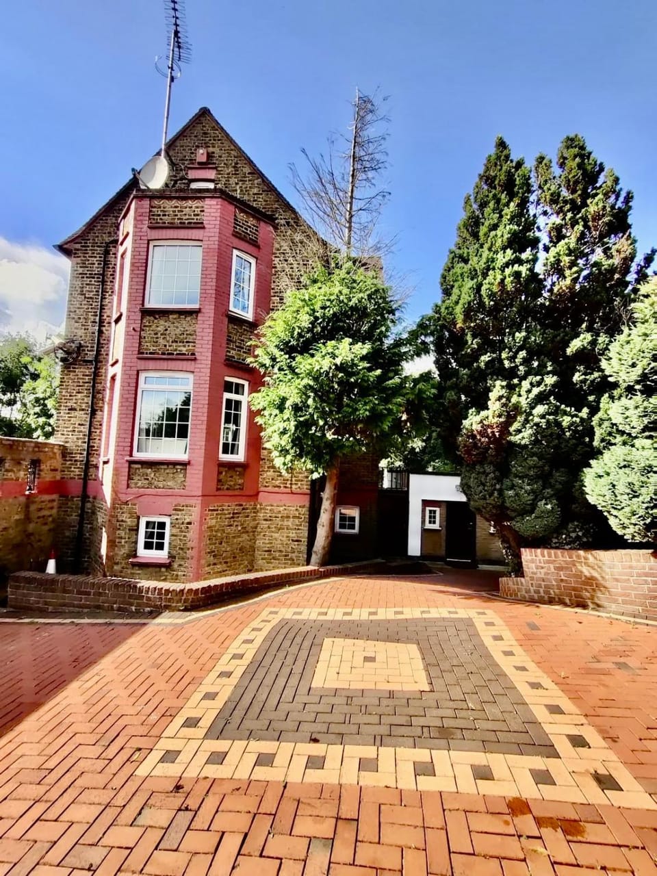 The Bridge House Bed and Breakfast in Isleworth