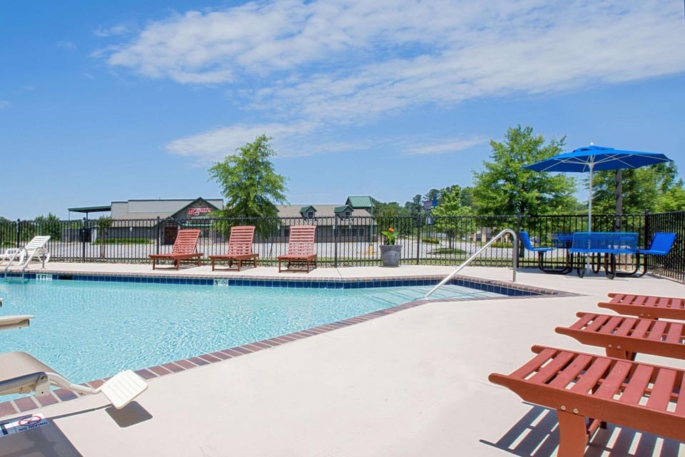 Activities, On site, Pool view, Swimming pool