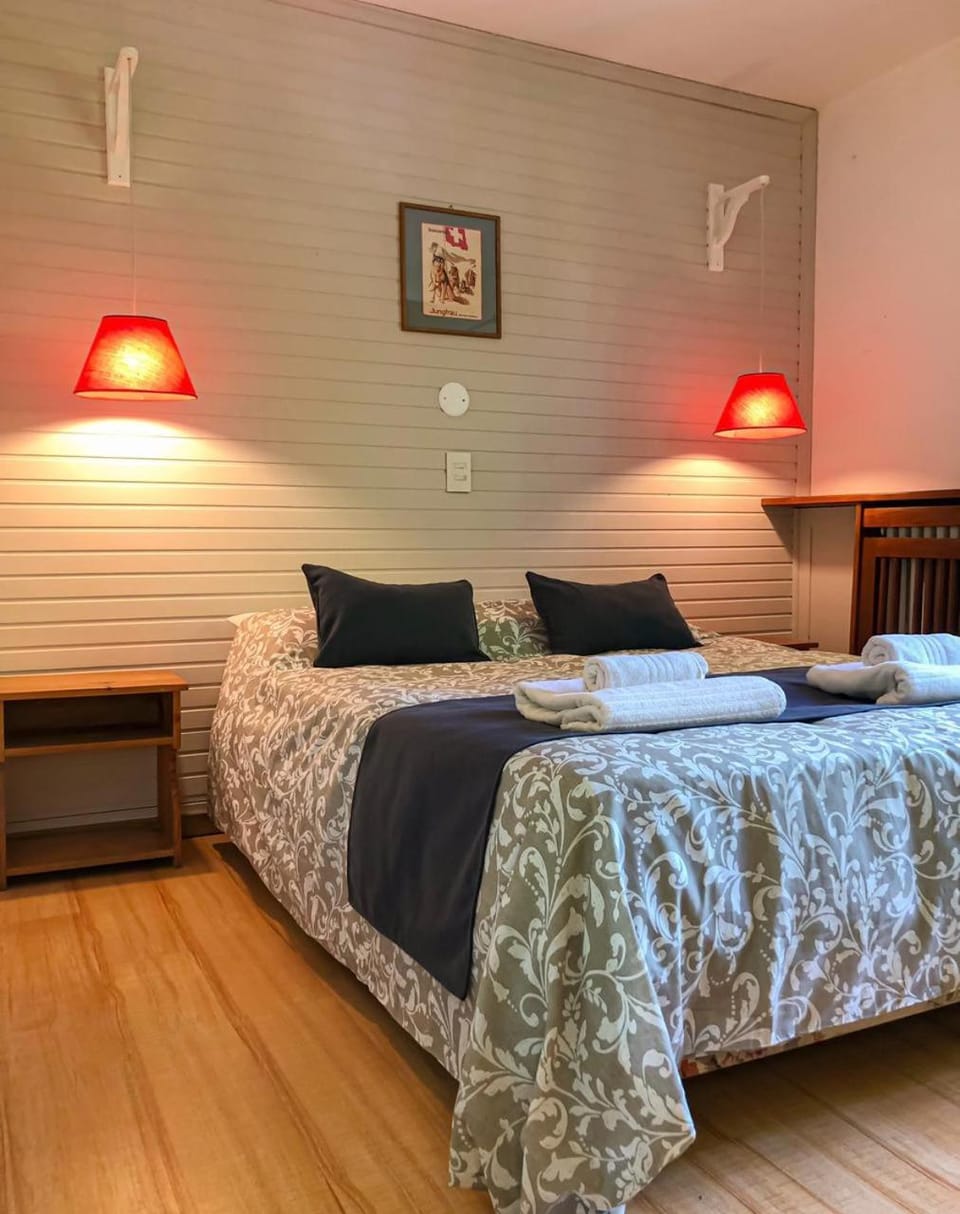 Bed, towels