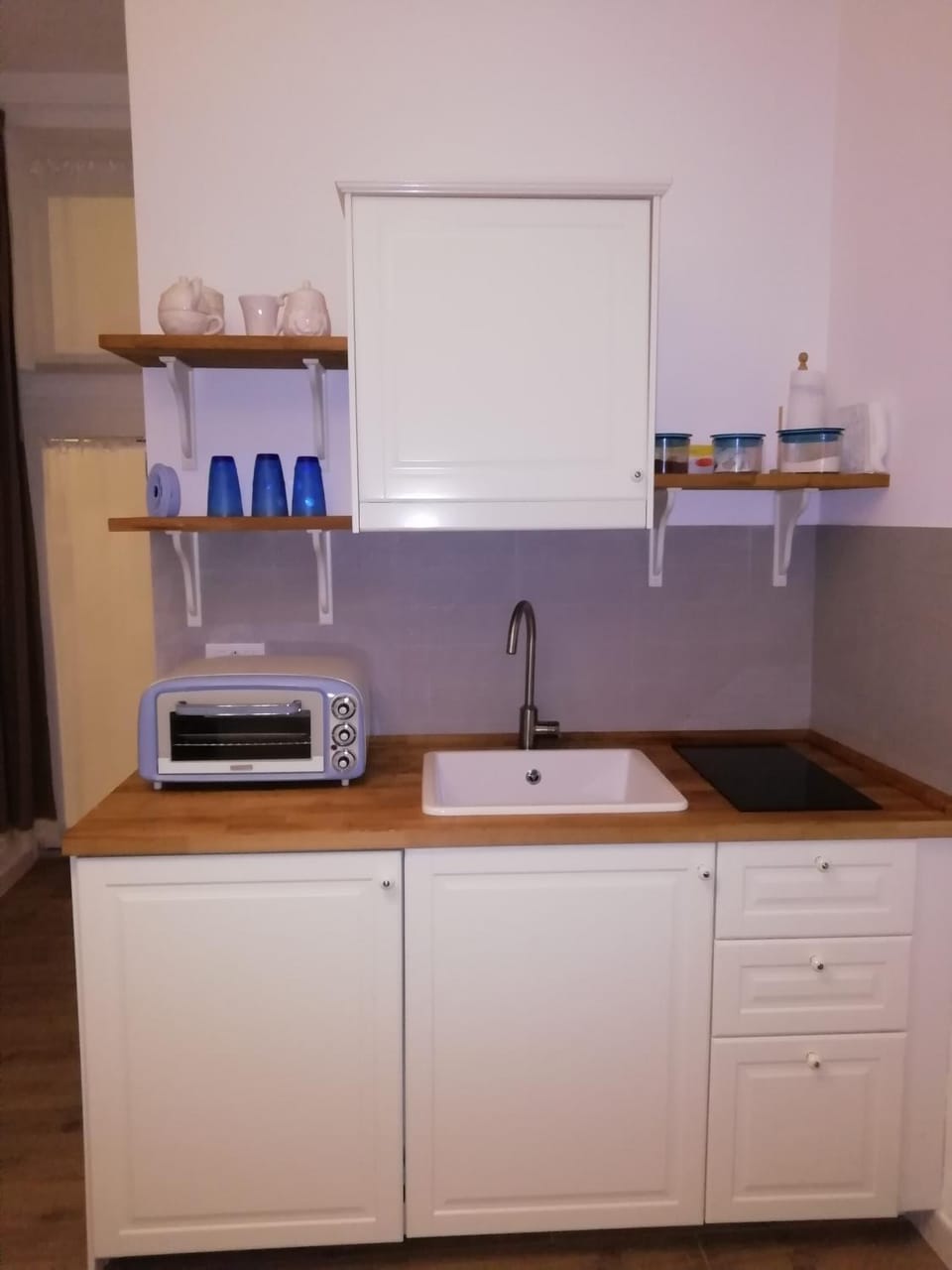Kitchen or kitchenette, Landmark view